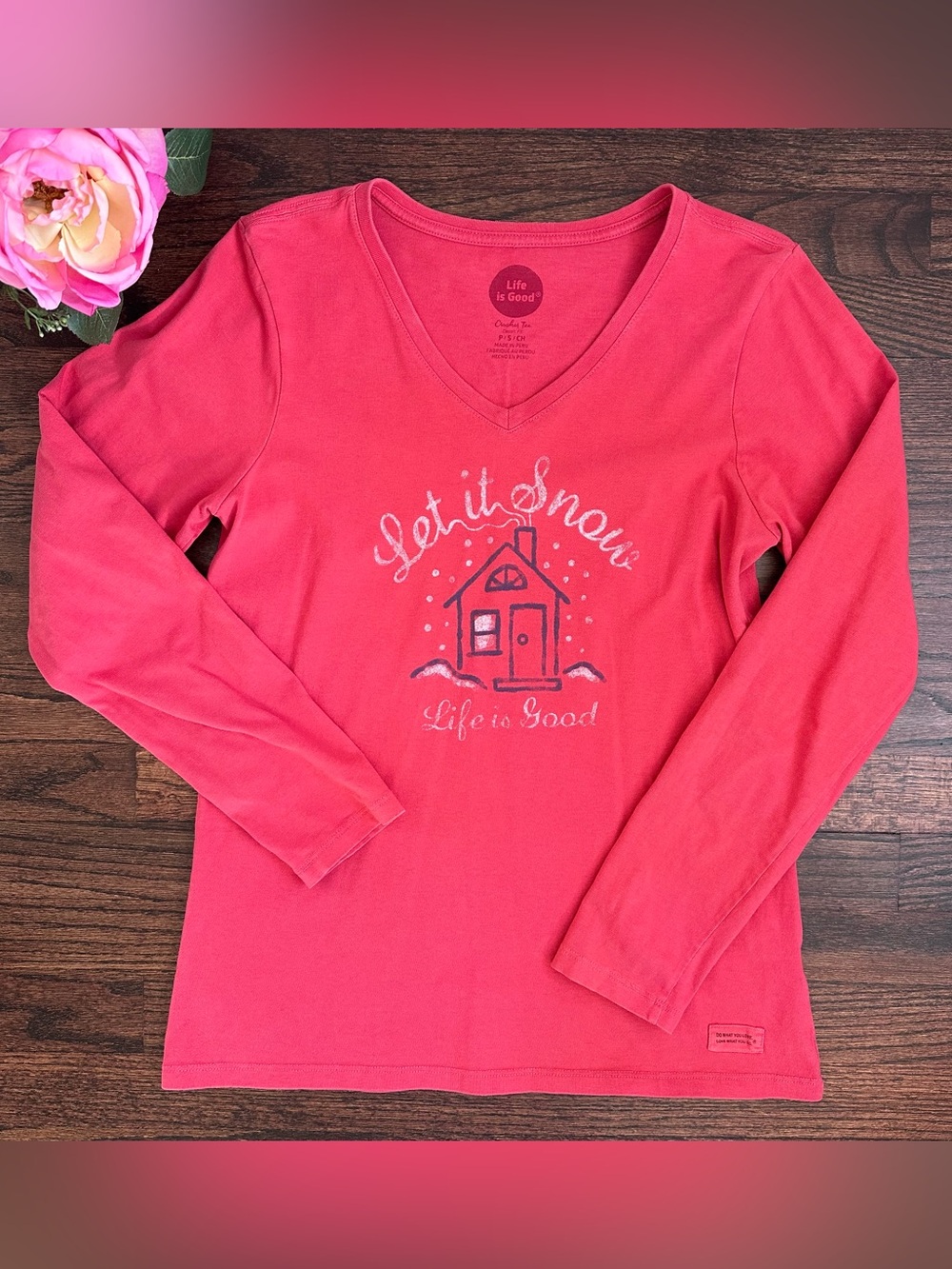 Life is Good “Let it Snow” long sleeved v neck tee, size S